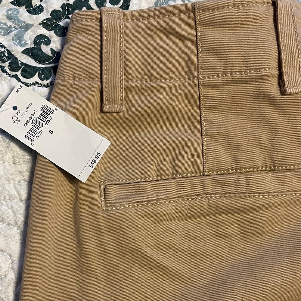 Gap size 8 women’s 4” DOWNTOWN KHAKI SHORT NWT - Picture 6 of 10